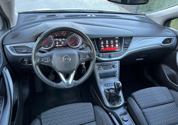 Opel Astra cena 44999 przebieg: 108000, rok produkcji 2017 z Czechowice-Dziedzice małe 742